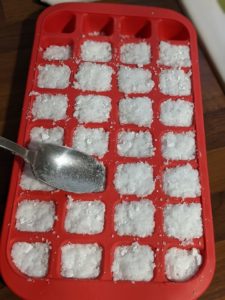 Une recette efficace pour fabriquer des pastilles lave-vaisselle maison -  Marie Claire